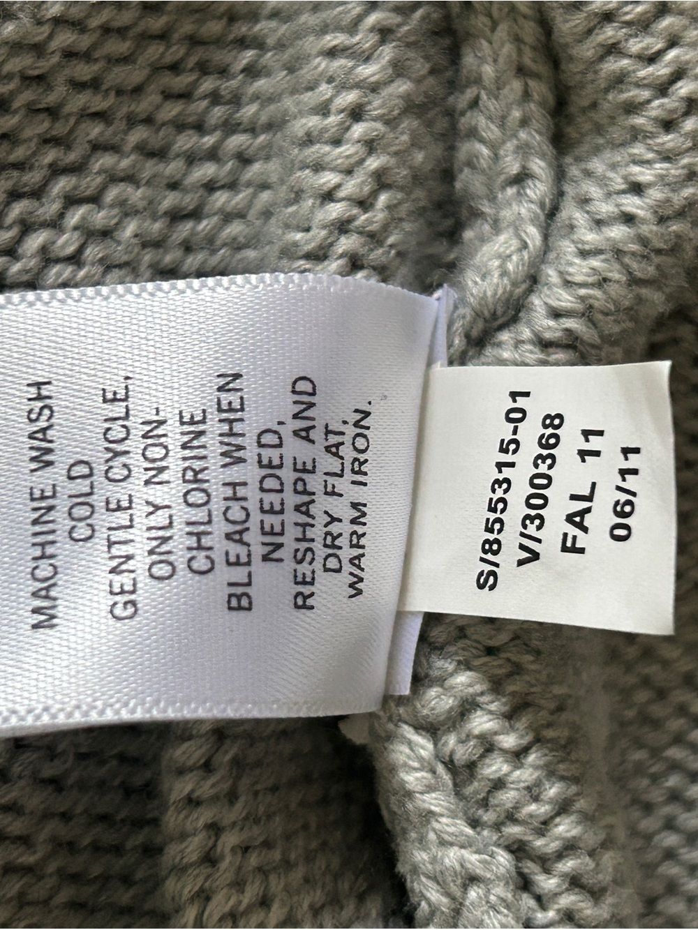 Y2K Banana Republic Gray Cable Knit V-Neck Sweater Medium Preppy Cozy Core Fall - Picture 5 of 8